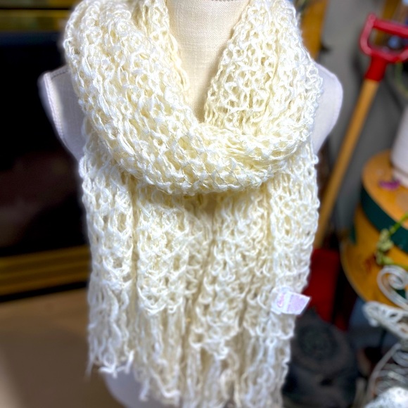 Candies Winter White loose Knit Scarf w/ golden LUREX Sparkle! STUNNING! Long OS - Picture 17 of 17